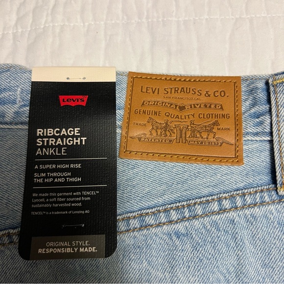 NWT Levi’s 501 Light Wash Ribcage Cropped Ankle Jeans - Picture 12 of 12